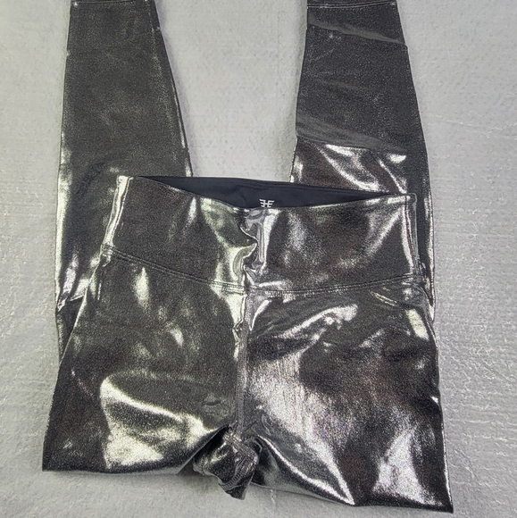 Heroine Sport Marvel Leggings Pants Platinum Size Medium NWT Discontinued Color - Picture 6 of 8